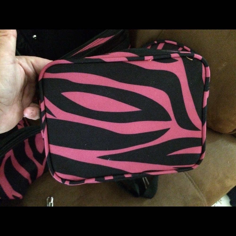 Overnight bags with two small bags each - Picture 5 of 8